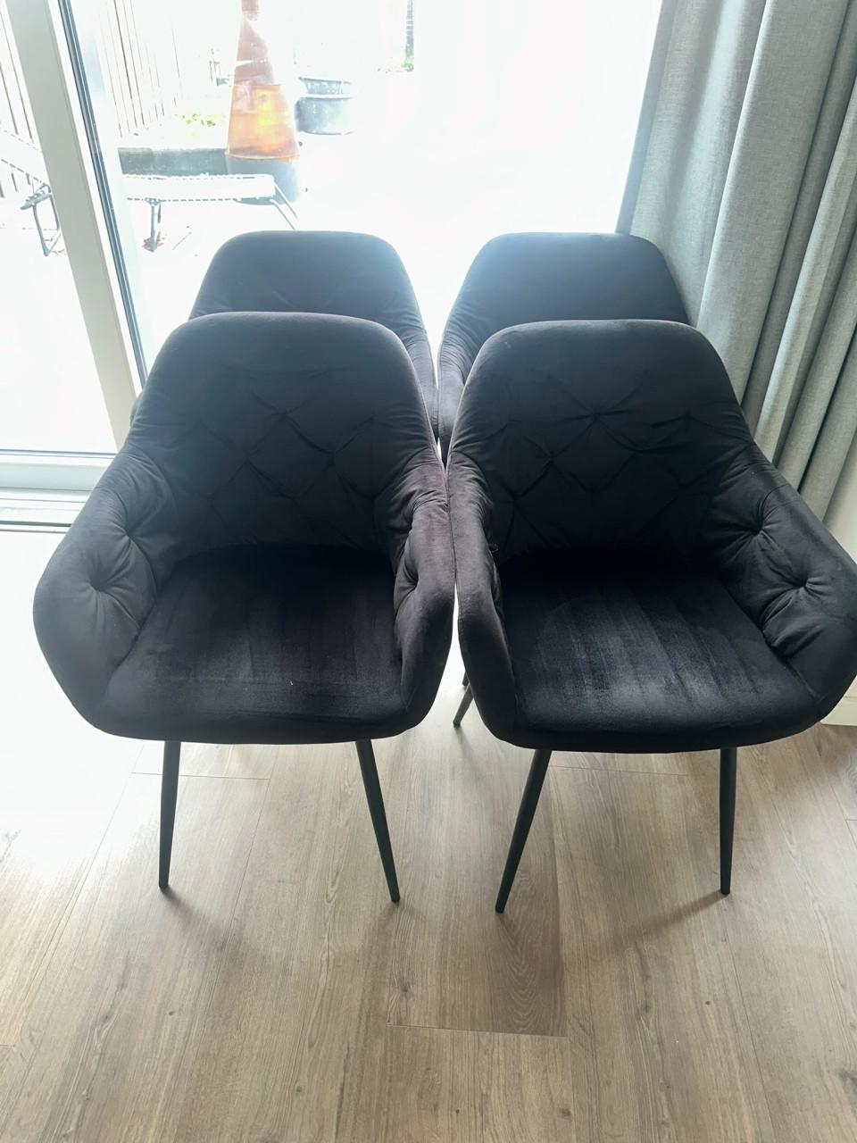 Mooie ronde eethoek + bijzet tafels