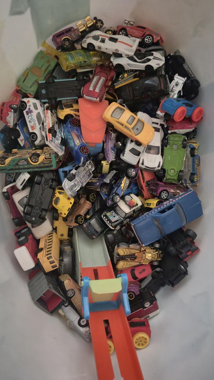 +- 60 vette hotwheels auro's