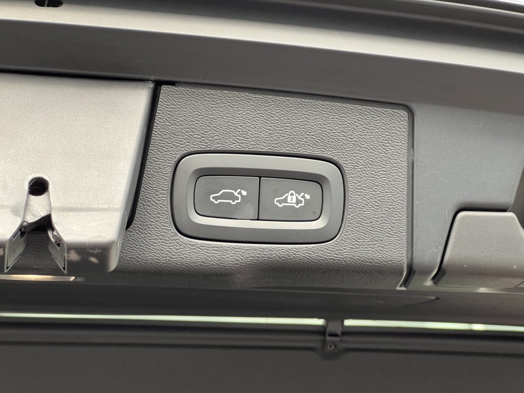 Volvo XC60 t8 455pk recharge ultra dark r-design| full options !