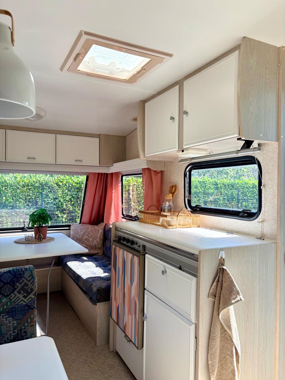 Mooie 4 persoons lichtgewicht caravan 1993 met voortent