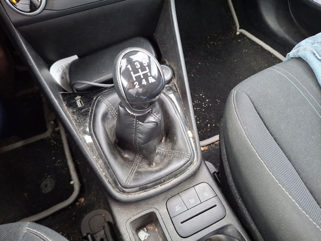 Ford Fiesta 1.1 trend airco - trekhaak - navigatie