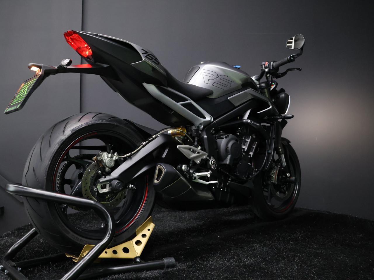 STREET TRIPLE RS | Silver ice