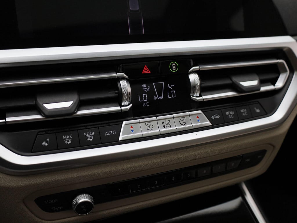 BMW 3-serie touring 318i business edition plus | automaat | lmv | panorama 