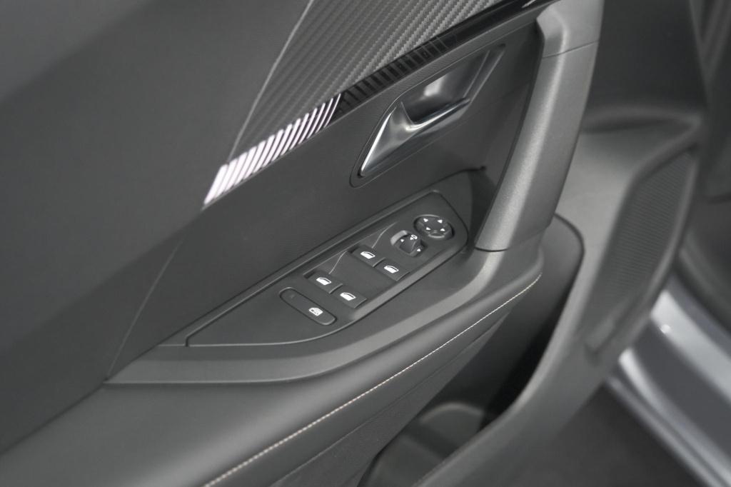 Peugeot 2008 1.2 hybrid 145 allure | 360 camera | adaptieve cruise control 