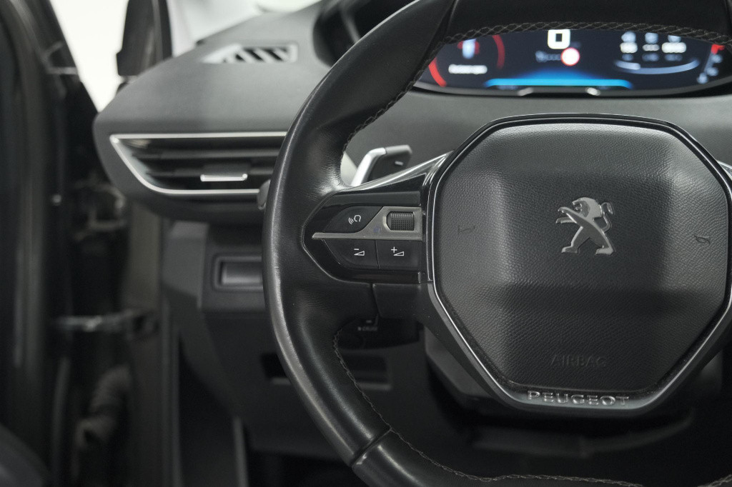 Peugeot 3008 puretech 130 eat6 allure | camera | navigatie | apple carplay 