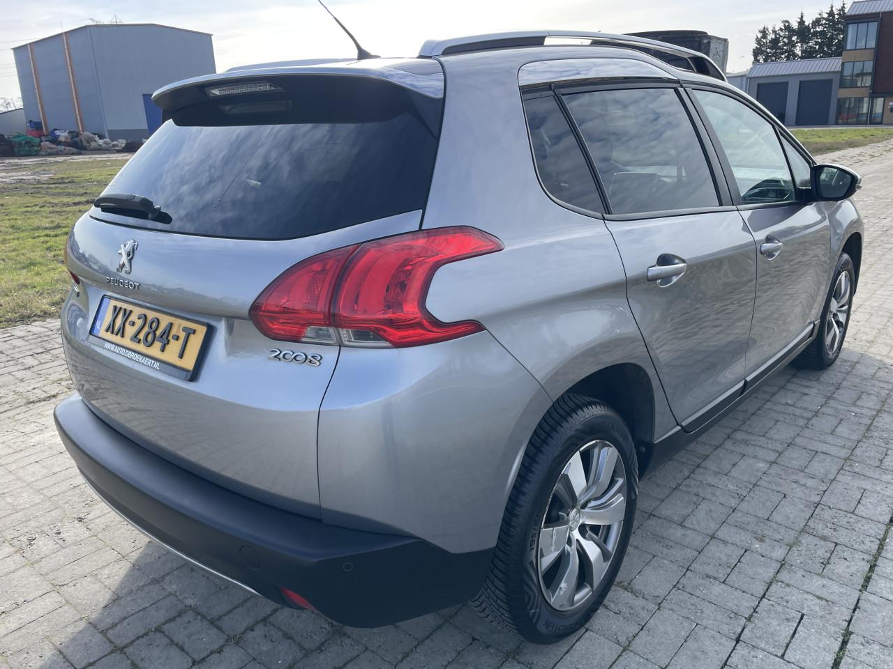 Peugeot 2008 1.2 pure tech style