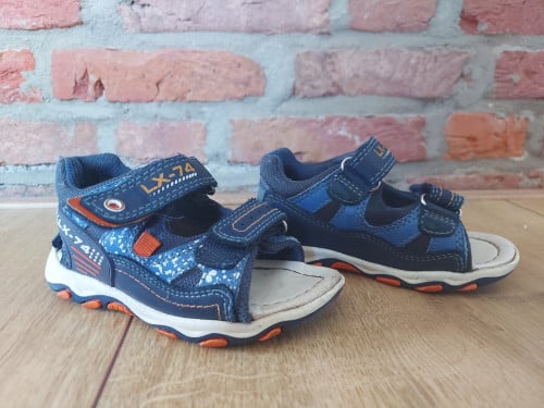 Leuke blauw oranje sandalen maat 23 € 3,-