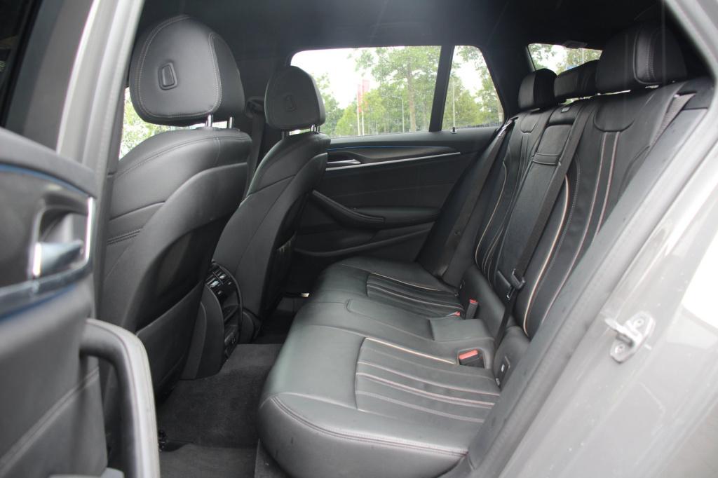 BMW 5 Serie touring 530e m-sport - 292 pk - berninagrau - trekhaak - applec