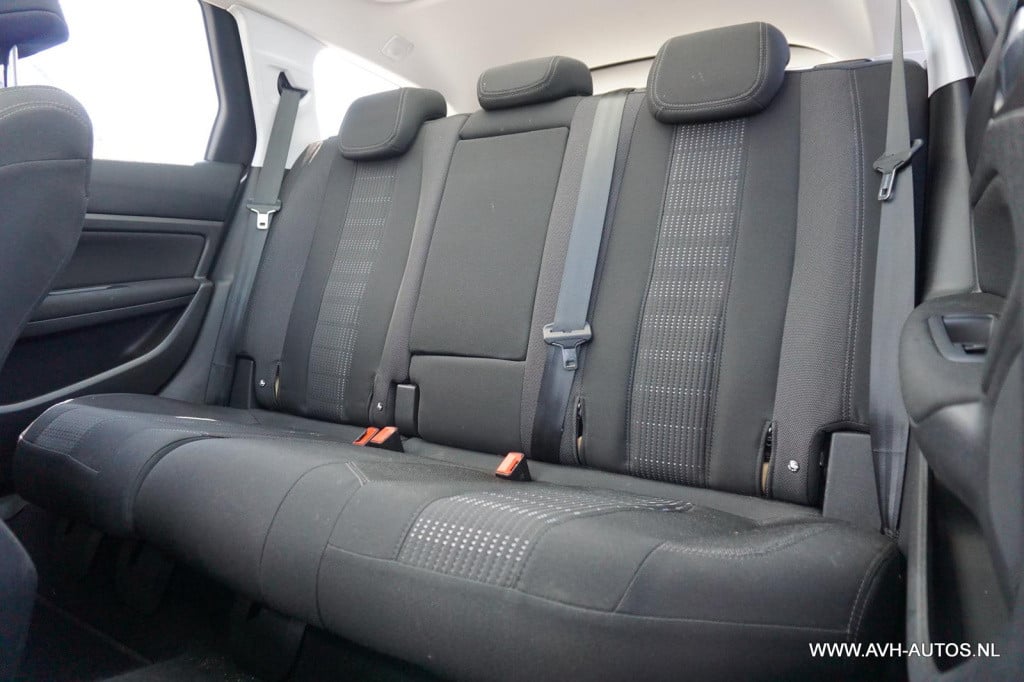 Peugeot 308 sw 1.6 bluehdi blue lease executive pack