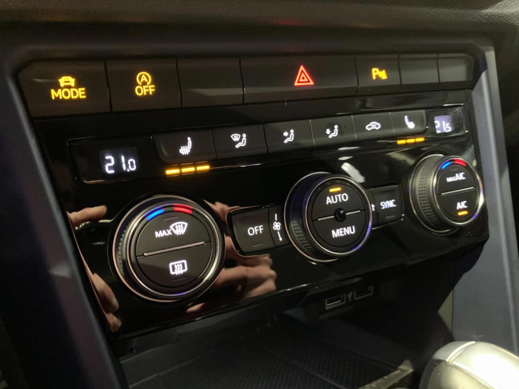 Volkswagen T-roc 1.5 tsi sport business r *led*app-connect*