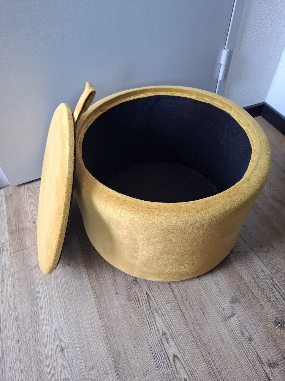 Vintage poef okergeel