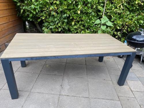 Gratis ophalen mooie tuintafel 200 x 100