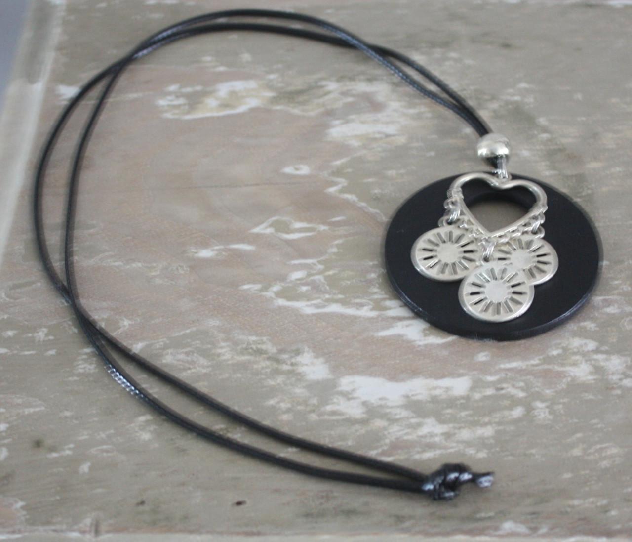 Zwarte toutjes ketting met hanger