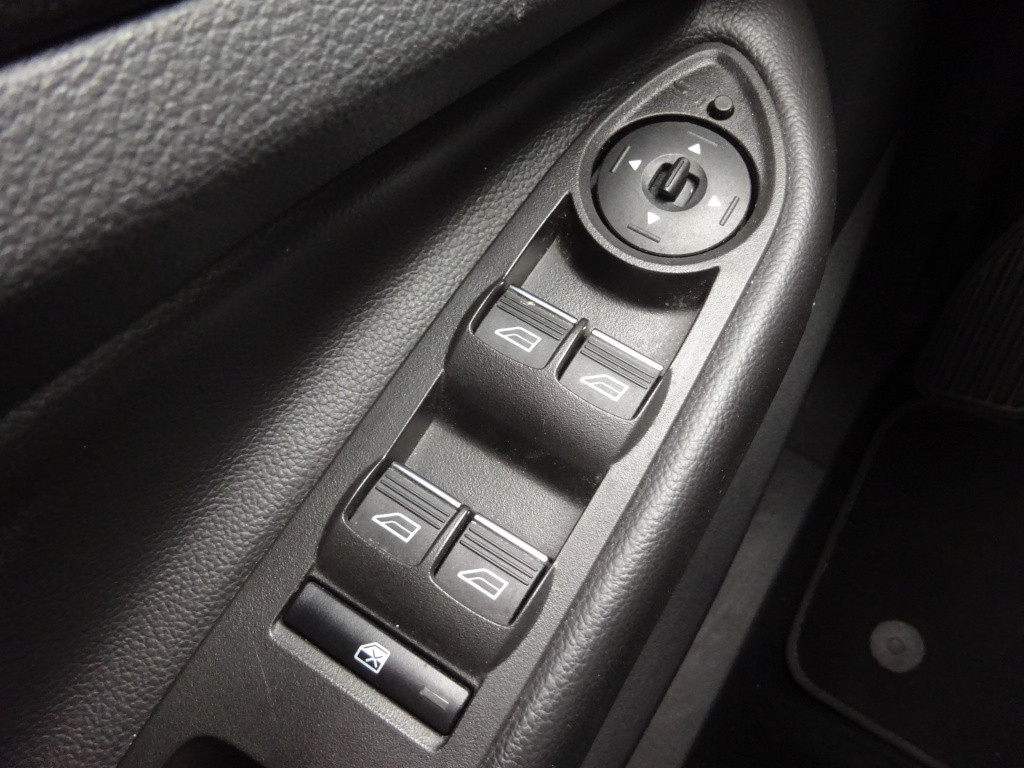 Ford Kuga 1.5 titanium navigatie / trekhaak / camera / cruise / pdc