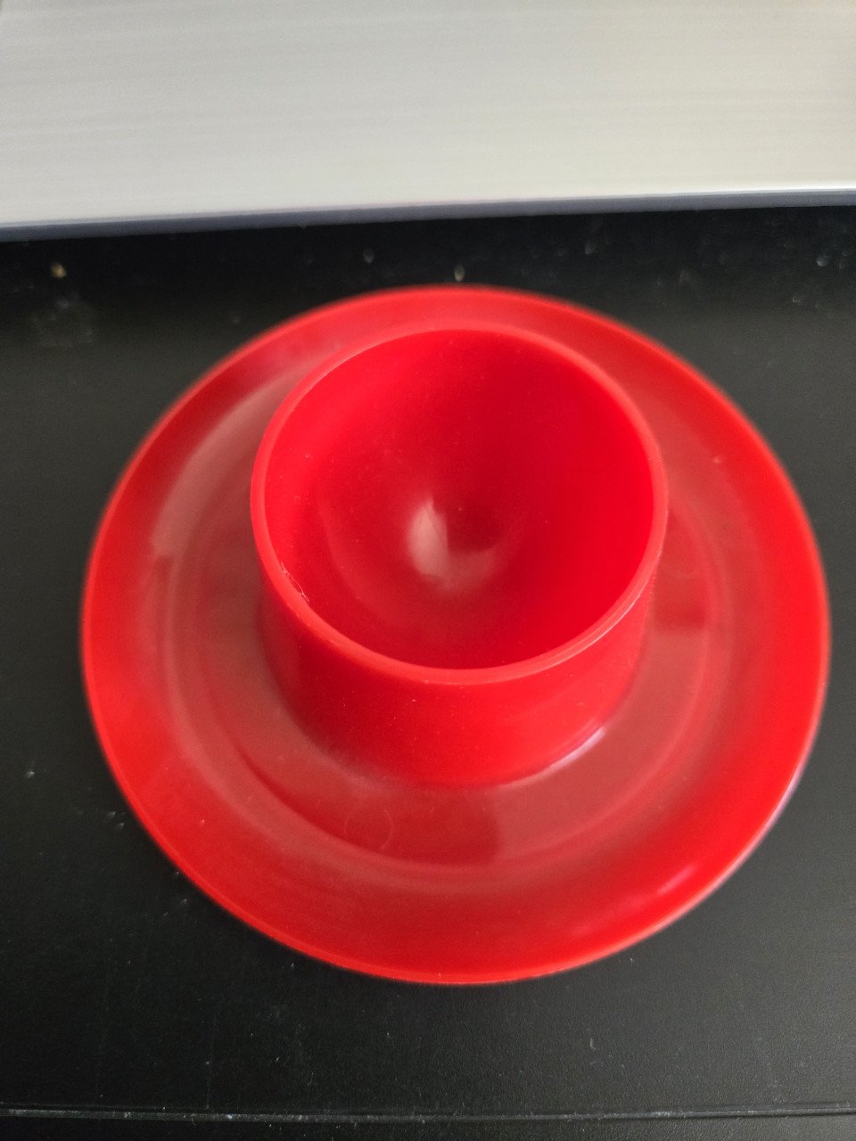 Rood eierdopje plastic jaren 70