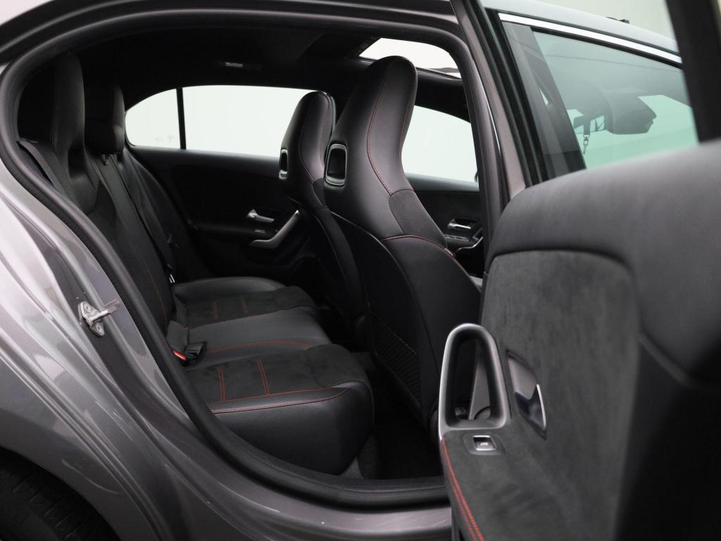 Mercedes-Benz A-Klasse 180 business solution amg | automaat | panorama dak 