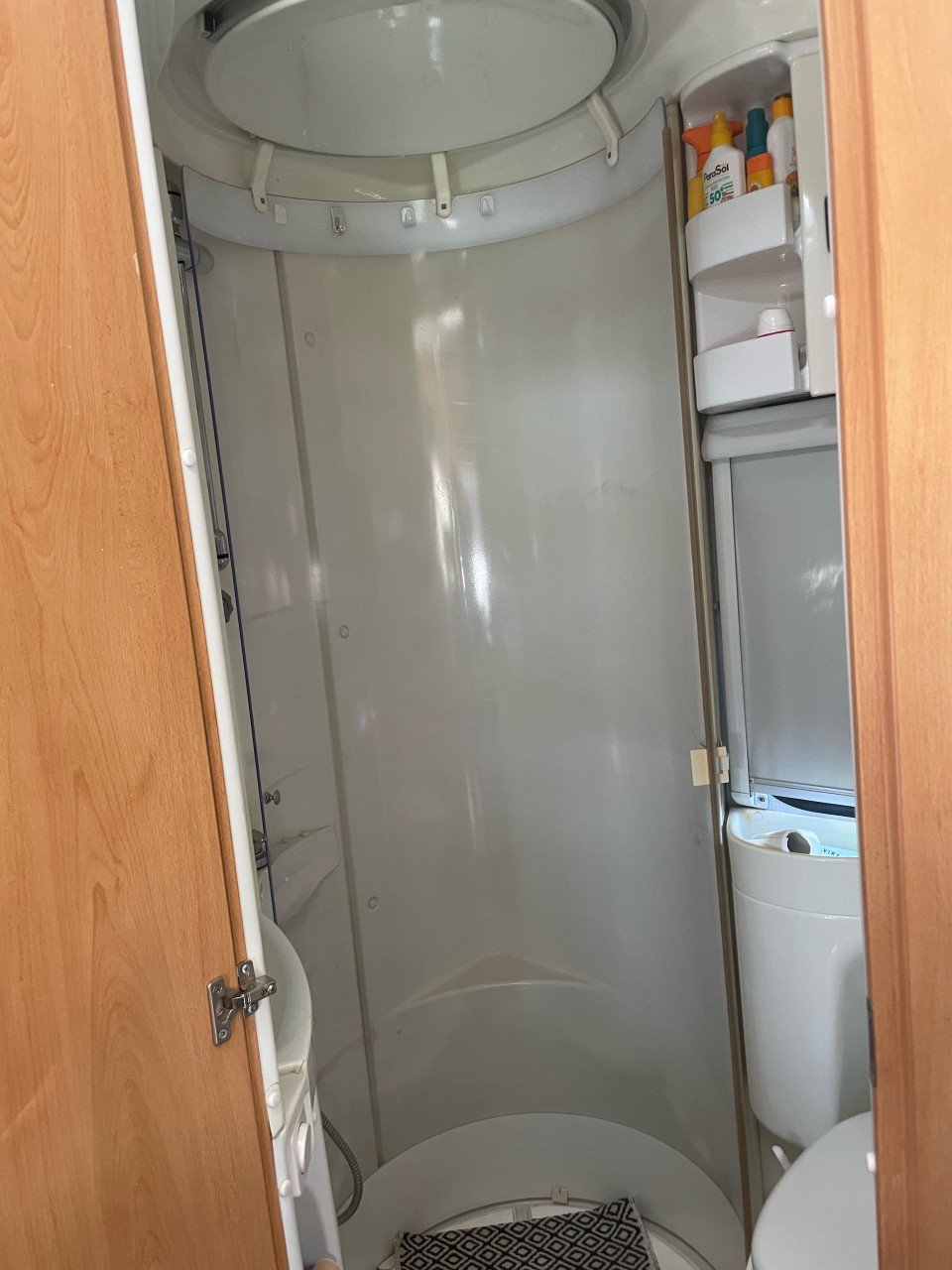 Mooie 6-persoonscamper fiat knaus opbouw