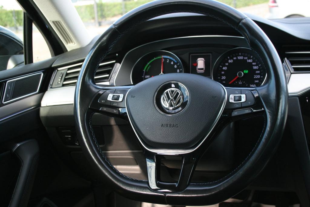 Volkswagen Passat variant 1.4 tsi gte connected series plus