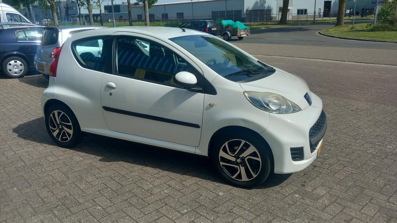 Peugeot 107 1.0 12v XR 3deurs bj:2009 airco lm-velgen Carplay