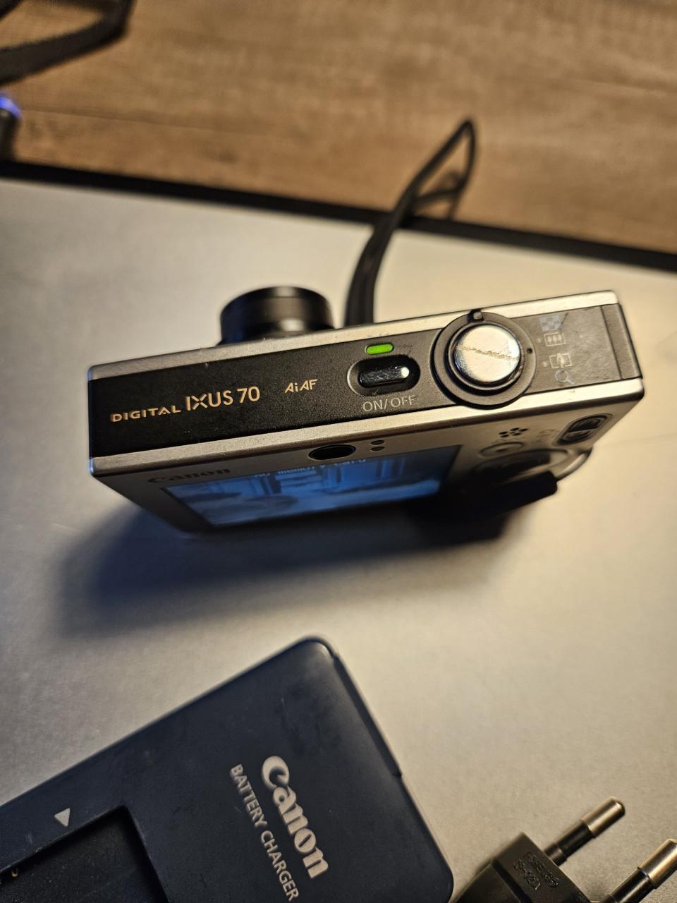 Goed werkende digitale Canon Ixus 70 camera incl oplader..