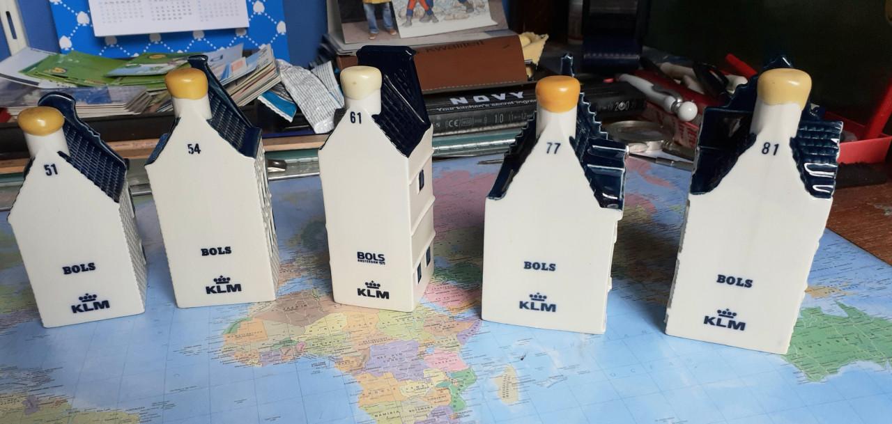 8 KLM Huisjes    nr. 25, 28, 51, 53, 54, 61, 77 en 81.