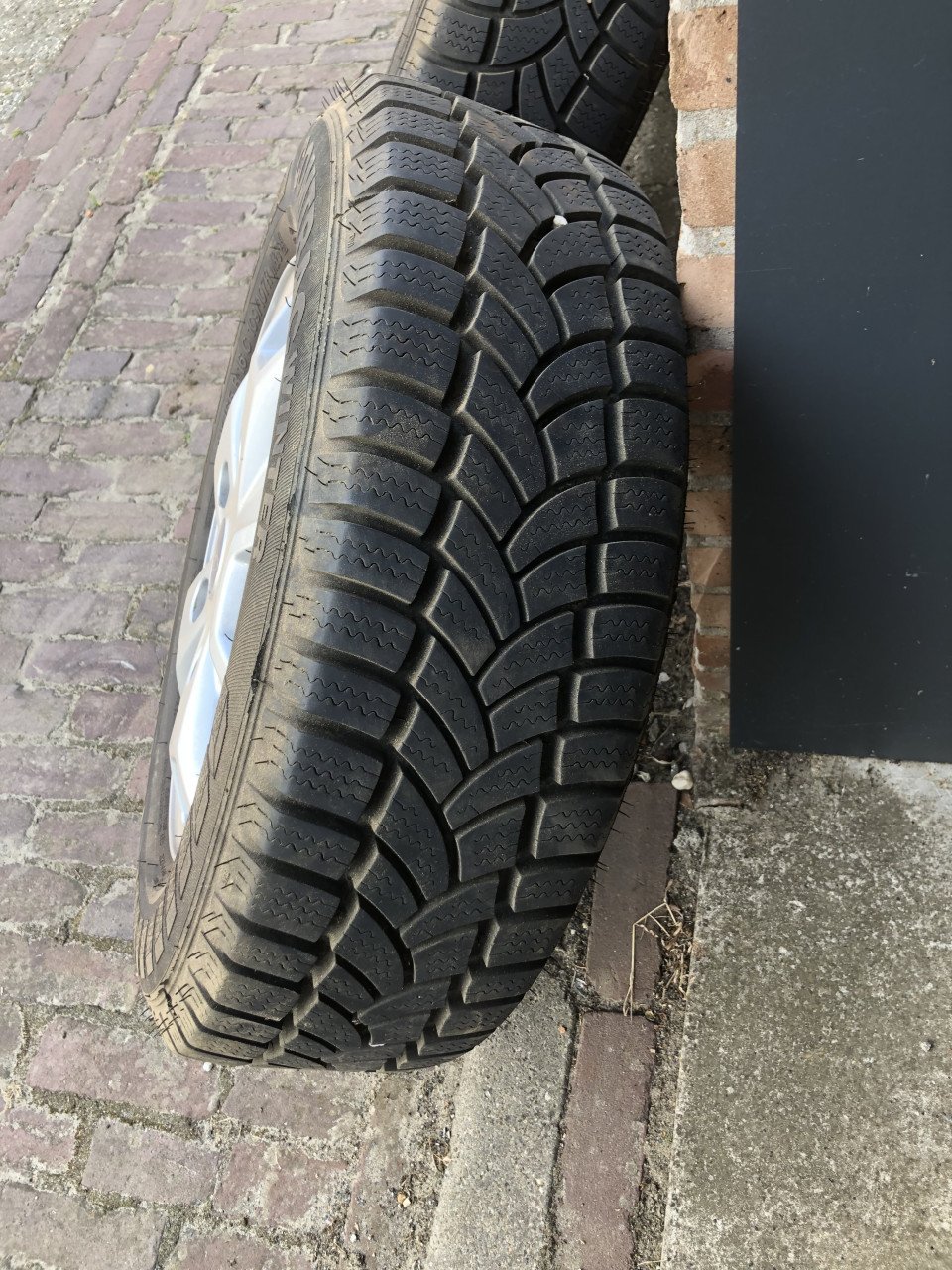 Uitstekende set Ford Aluminium velgen met winterbanden