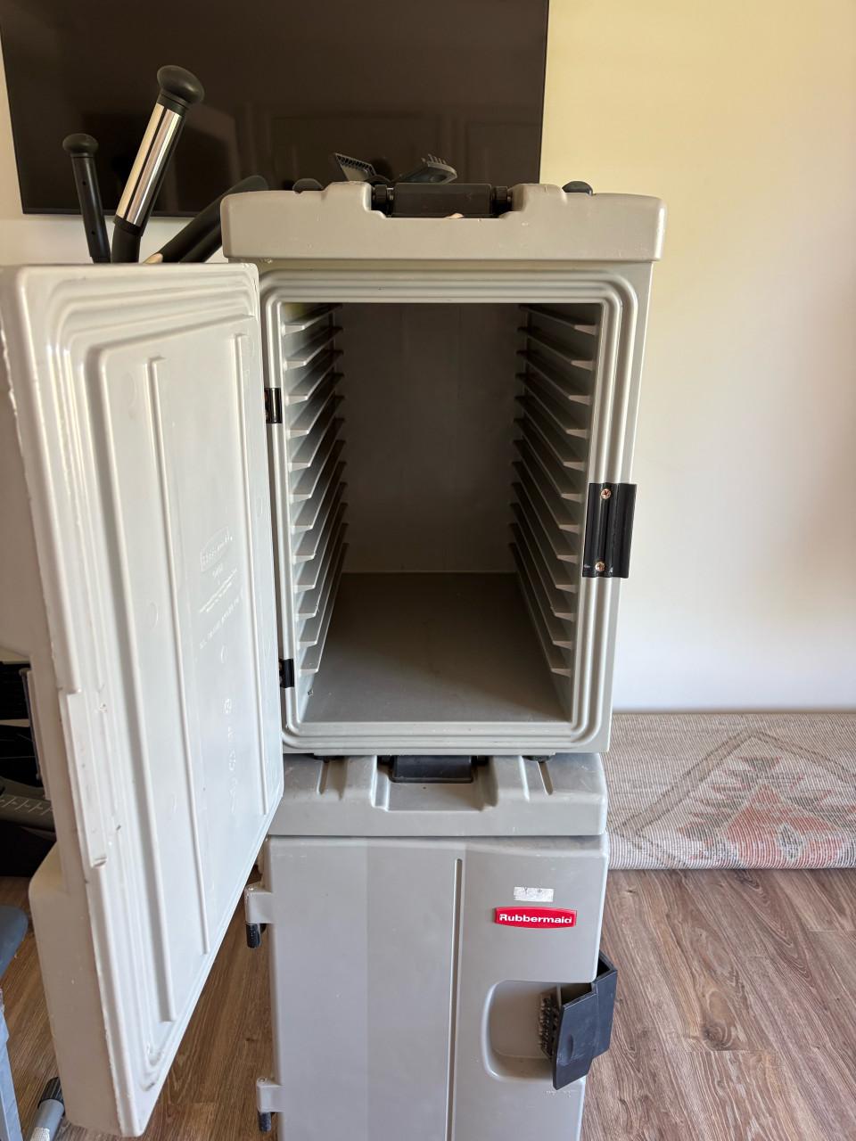 2x rubbermaid thermobox