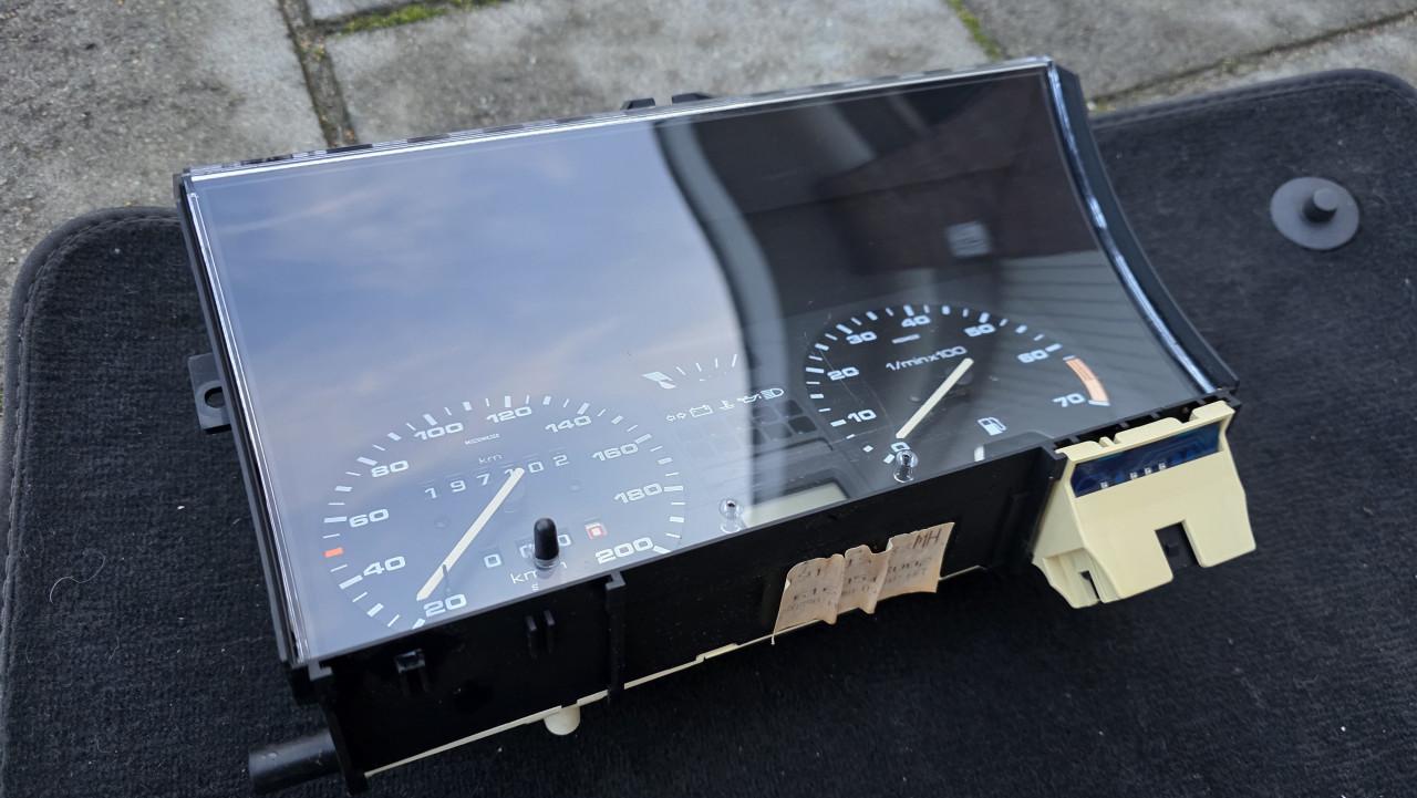 VOLKSWAGEN GOLF 2 TOERENTELLER COCKPIT