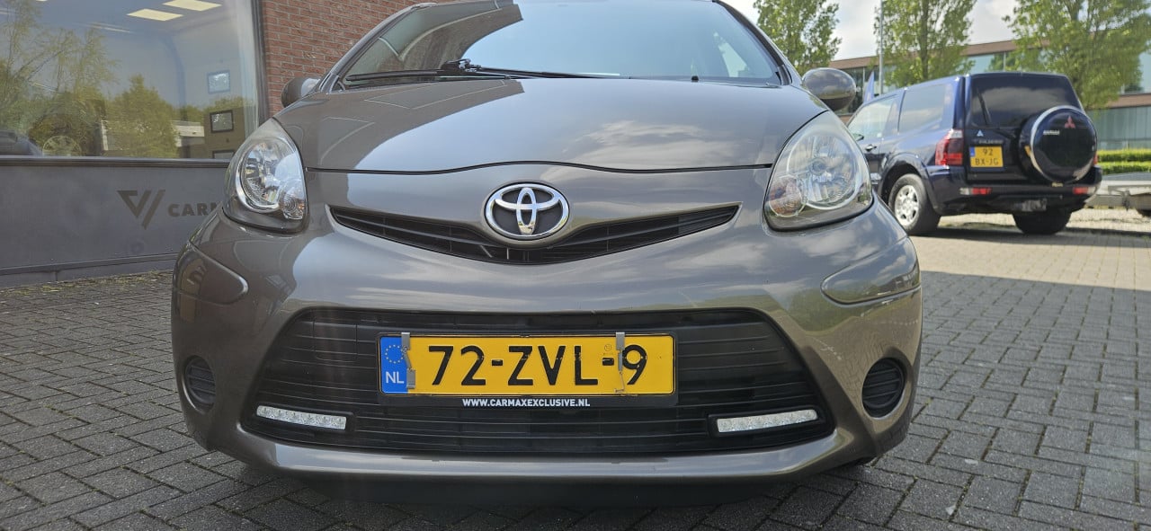 Zuinige TOYOTA AYGO Aspiration Bj. 2013 / NL AUTO / NAP / 3 mnd GARANTIE !