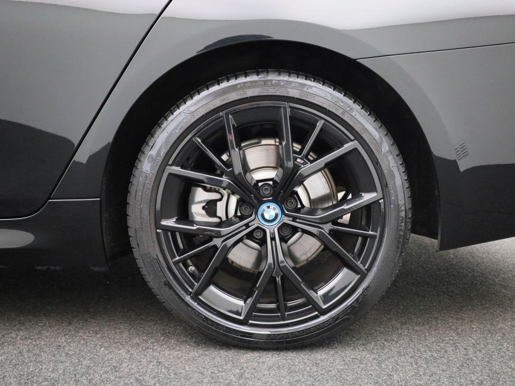 BMW 5 Serie 520e business edition plus | m-sport | automaat | schuifdak | t