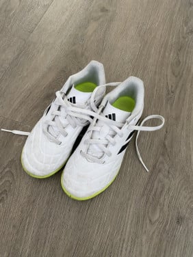Adidas voetbalschoenen maat 31.