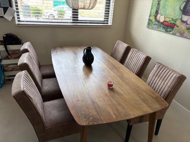 Tafel L220cm B105cm H76cm