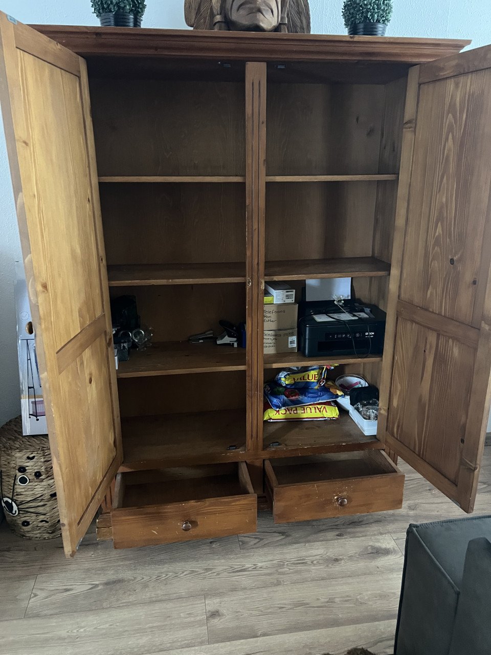 Grenen kast.  VERKOCHT