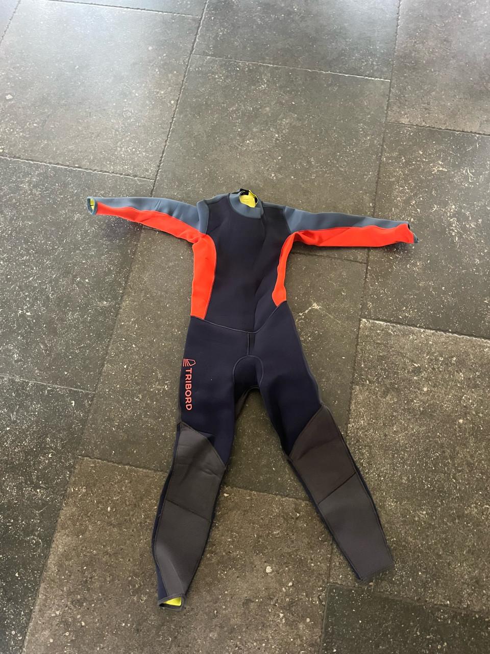 Wetsuit maat 128
