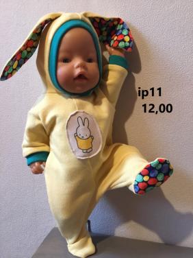 Poppenkleertjes baby born. Paashaas set . Opbrengst KiKa.