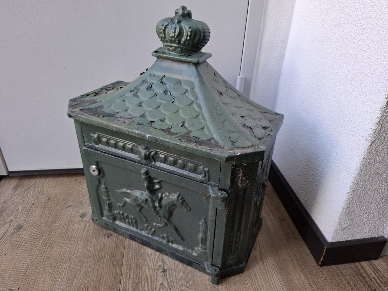 Gietijzeren brievenbus
