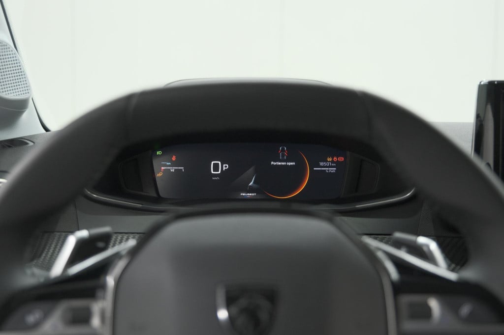 Peugeot 208 hybrid 100 e-dcs6 allure | camera | keyless entry | apple carpl
