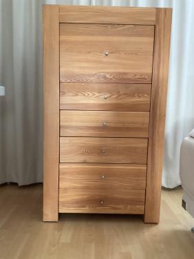 Ladekast van massief hout