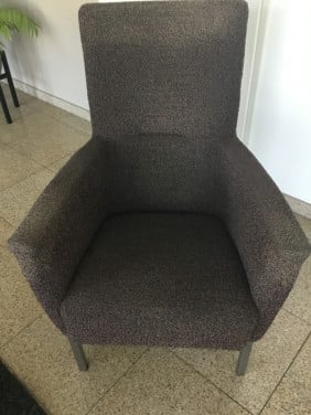 2 bruinkleurige Fauteuils