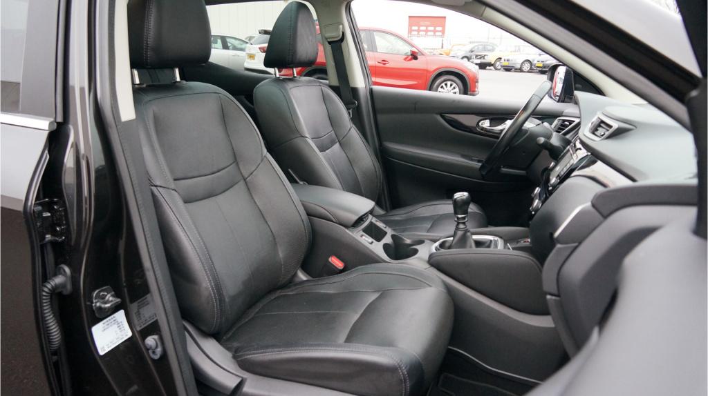 Nissan Qashqai 1.2 tekna rijklaar incl garantie