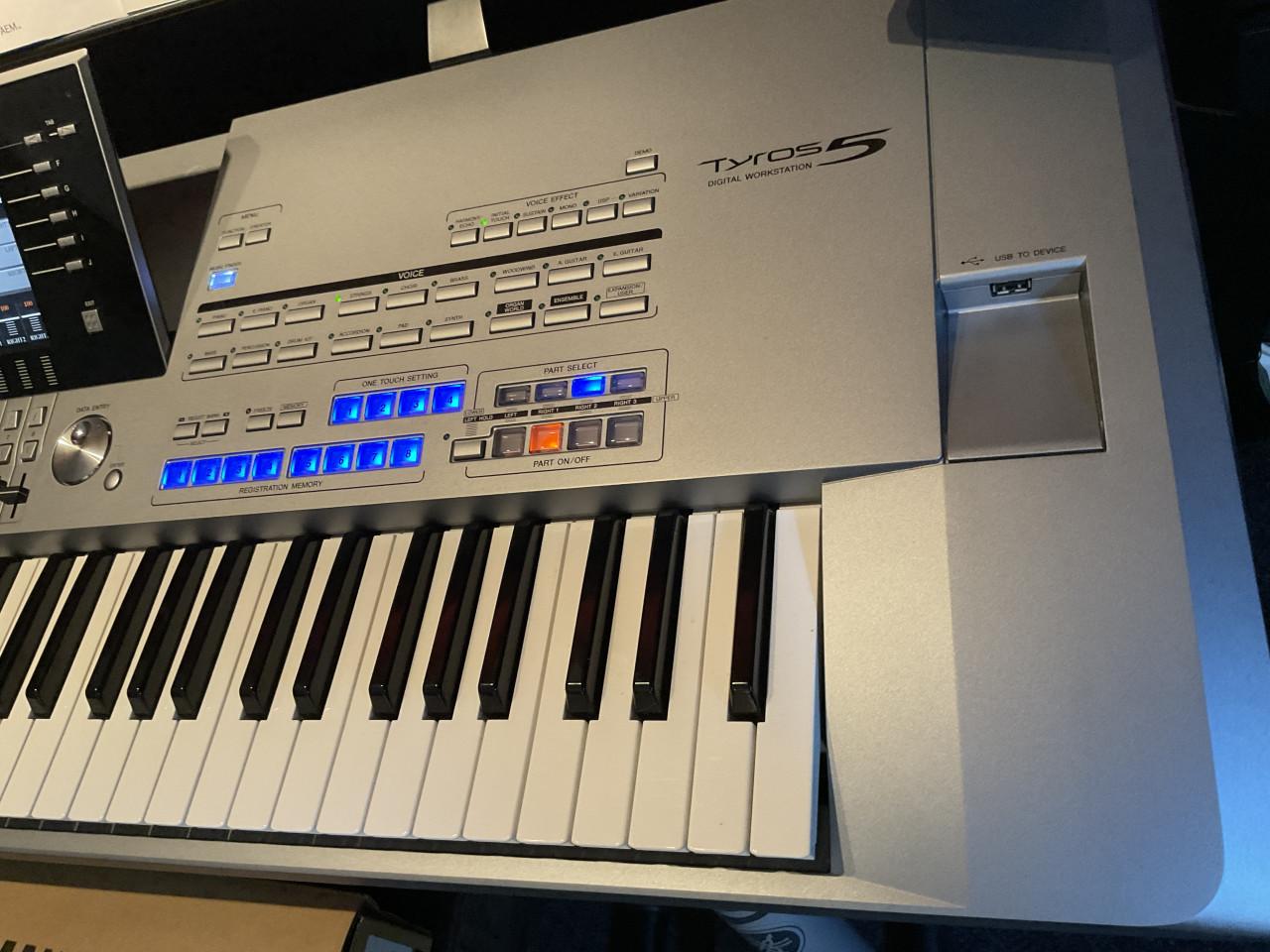 Yamaha Tyros 5 Keyboard