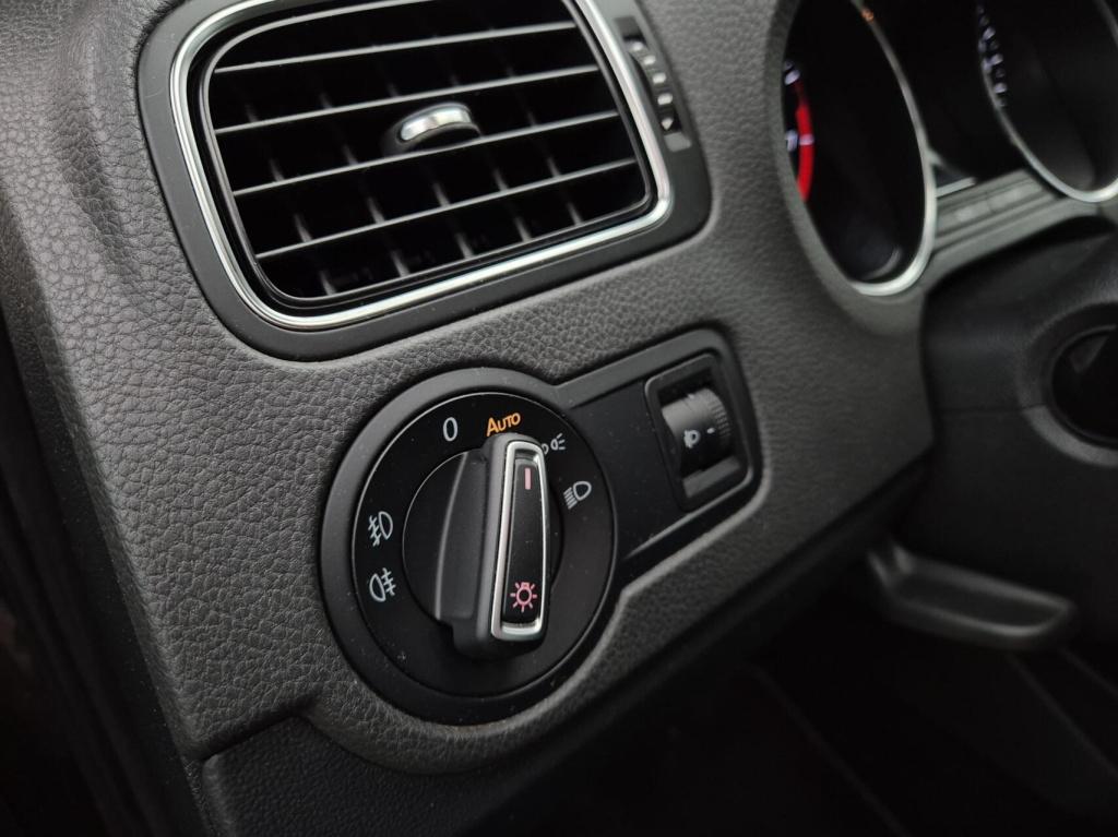 Volkswagen Polo 1.2 tsi lounge / 5- deurs / cruisecontrol / stoelverwarming