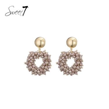 Oorbellen taupe kleurig met cirkelvormige kralen