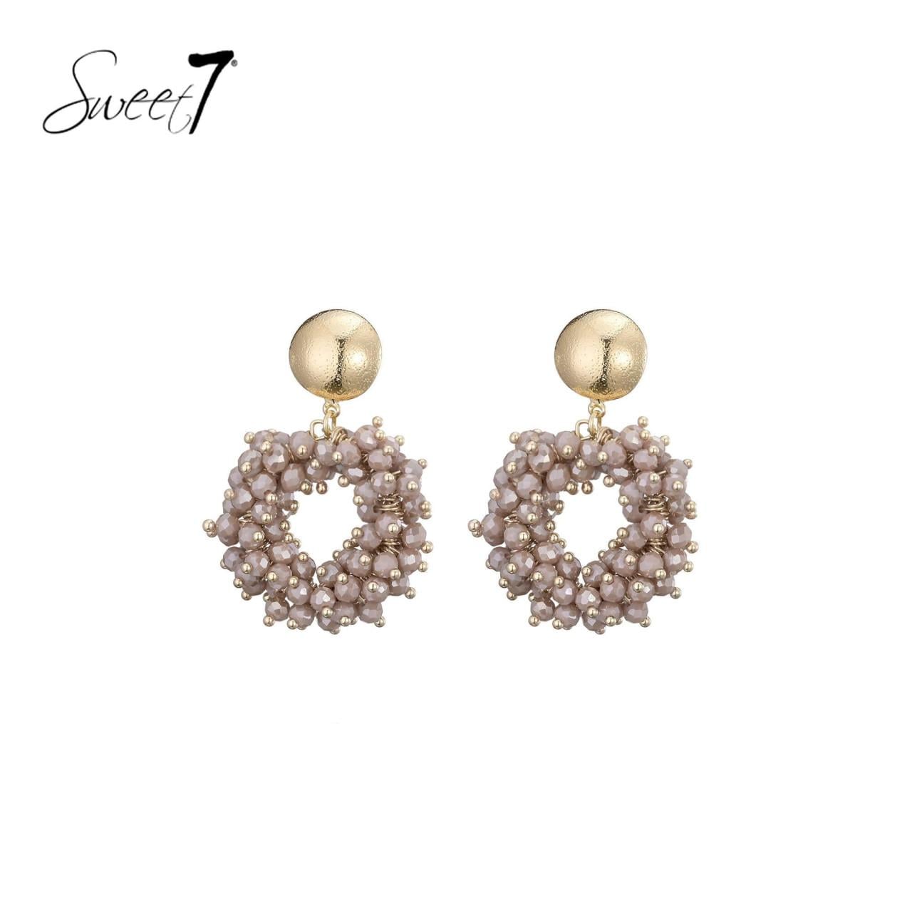 Oorbellen taupe kleurig met cirkelvormige kralen