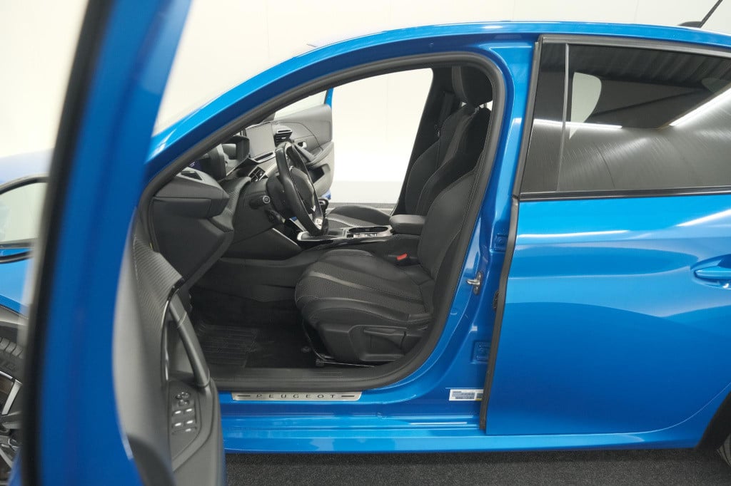 Peugeot 208 puretech 100 gt | camera | dodehoekdetectie | apple carplay | s