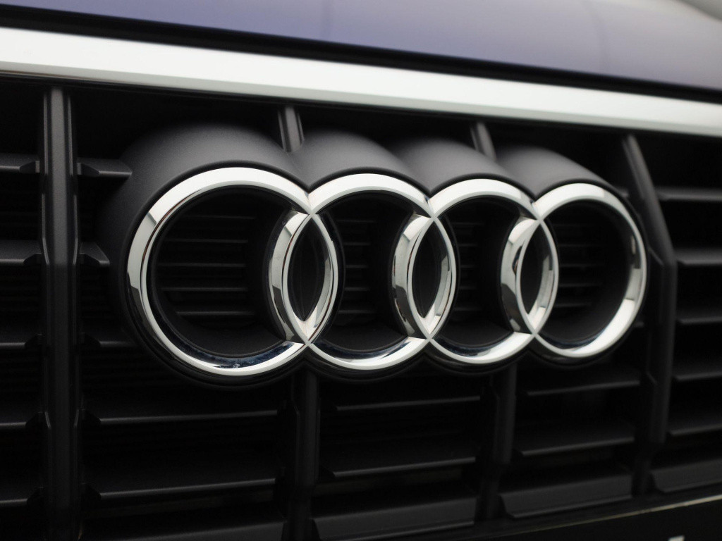 Audi Q3 45 tfsi e s tronic | automaat | lmv | parkeer sensoren | virtual co