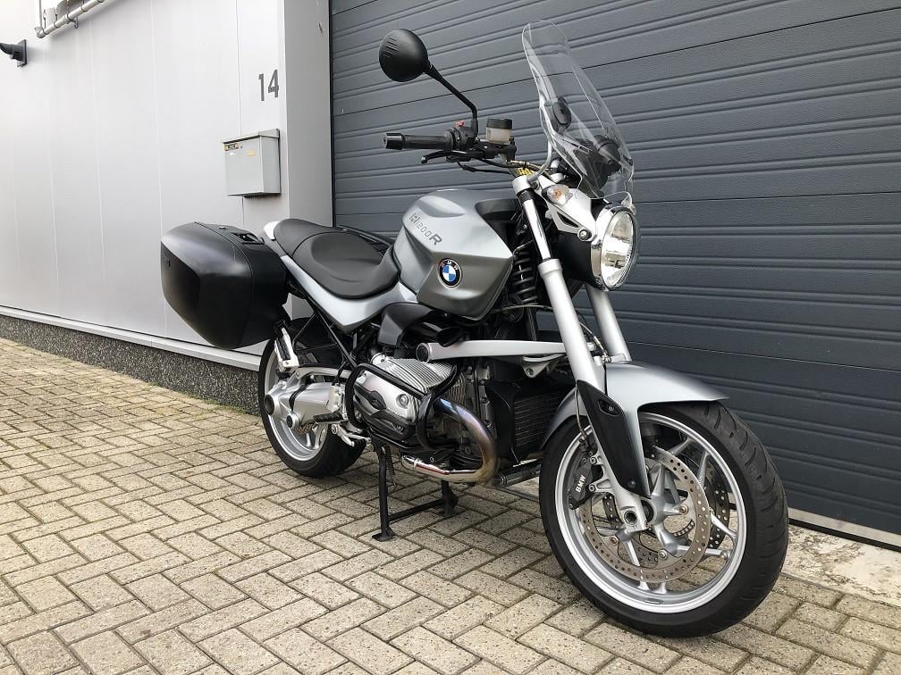 Mooie BMW R1200R uit 2007 met ABS, kofferset, valbeugel etc, rijklaar €4250