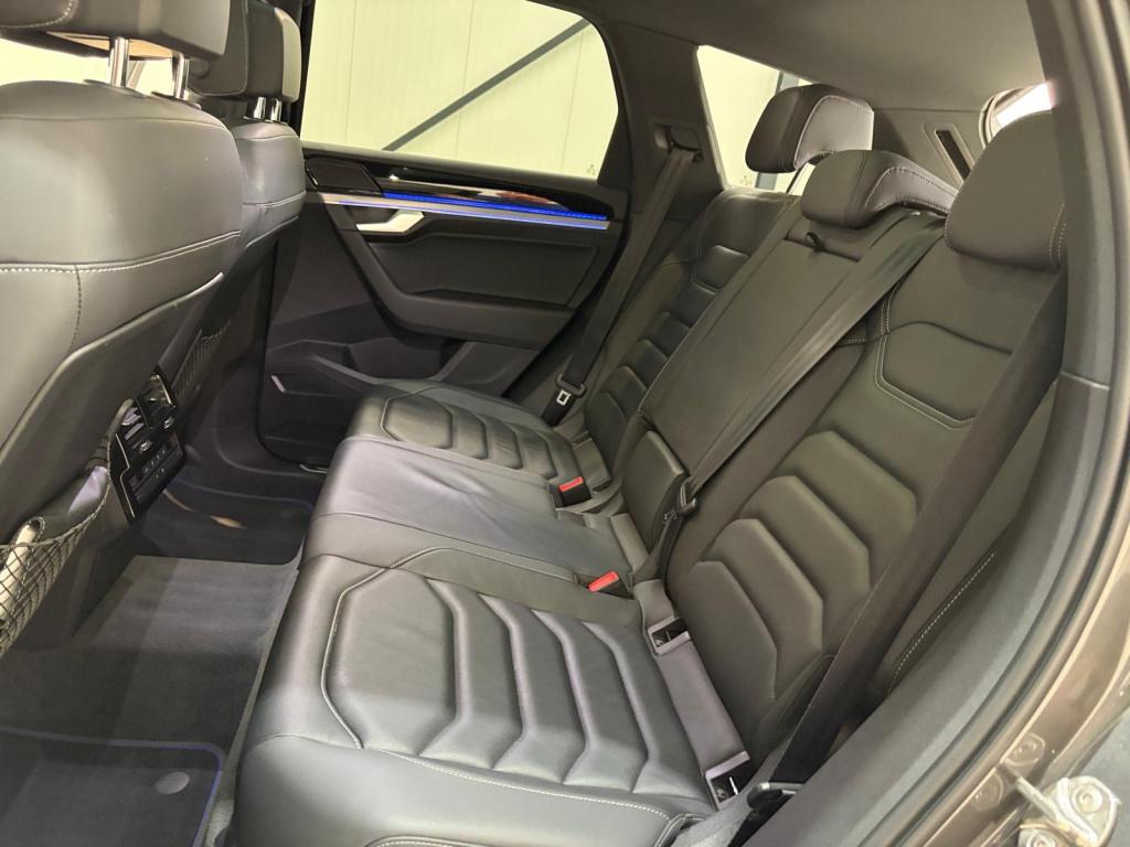 Volkswagen Touareg r 3.0 tsi ehybrid 462pk | luchtvering | pano | trekhaak
