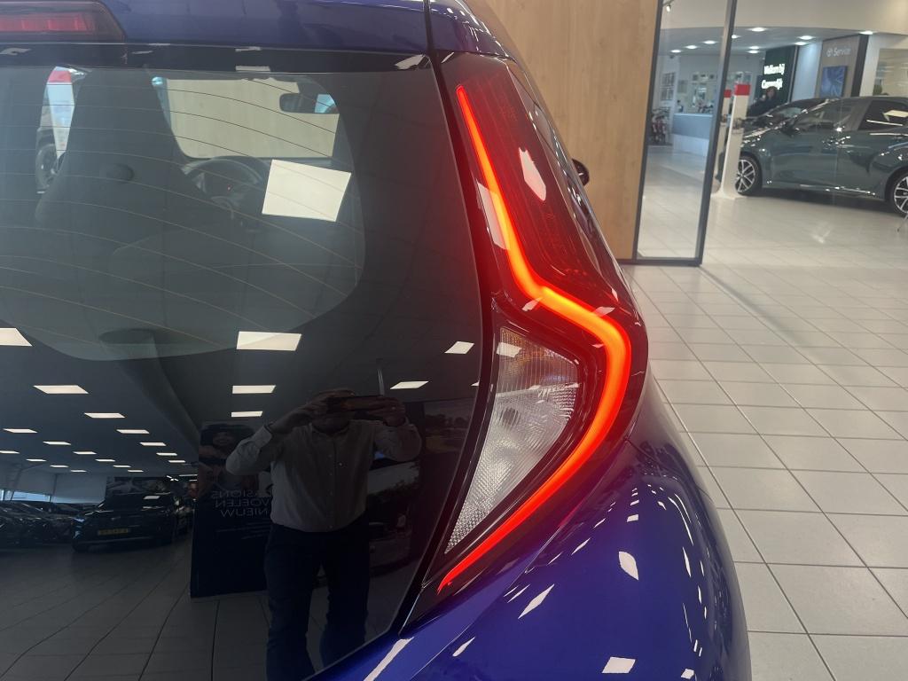 Toyota Aygo X 1.0 vvt-i mt play