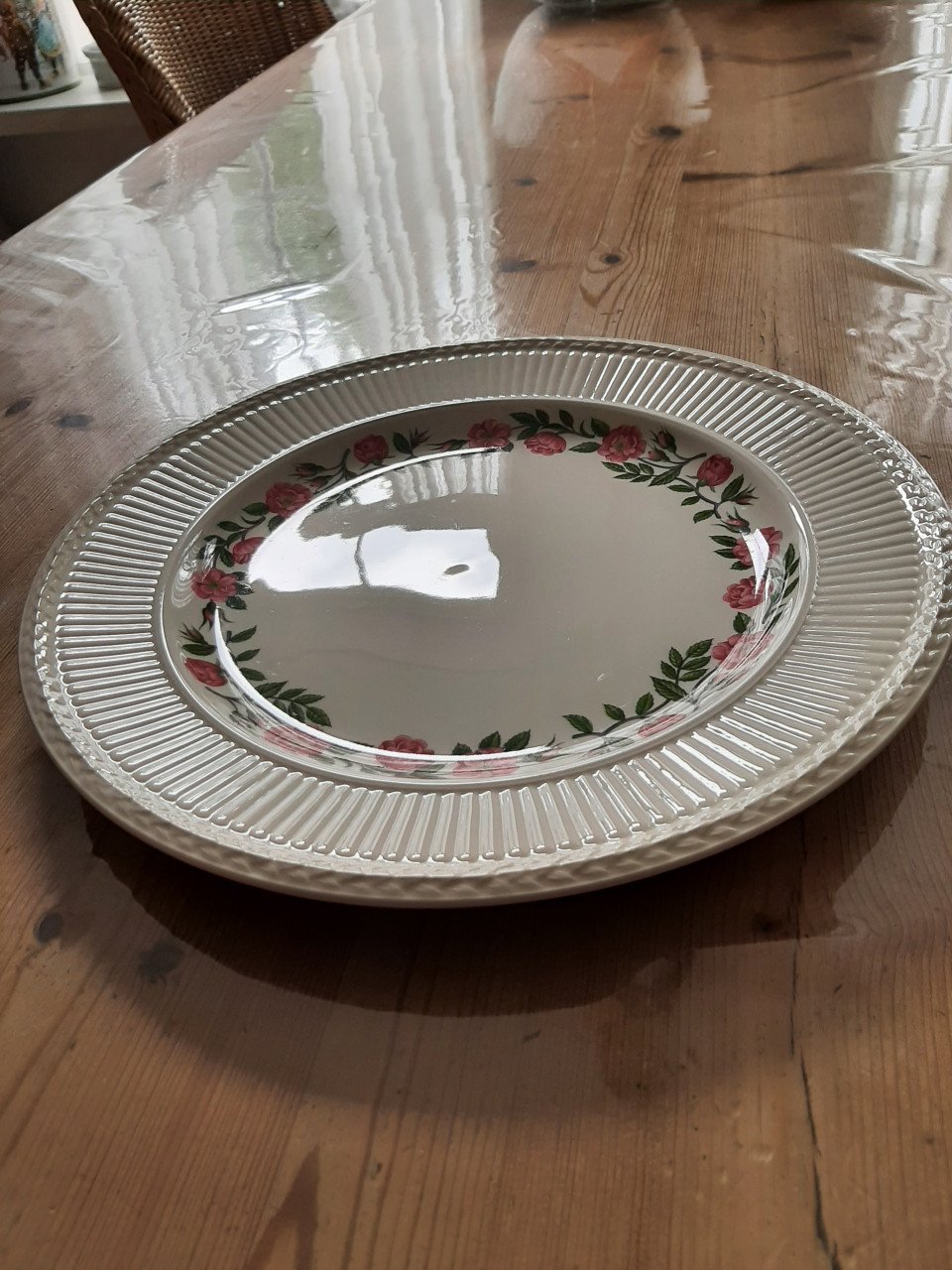 WEDGWOOD ROSALIND - GEBAKBORD - DIAMETER 32,5 CM